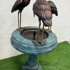 FONTANNA Z BRĄZU - trzy czaple - pelikany