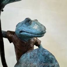 Żaba z liśćmi-fontanna brązu duża