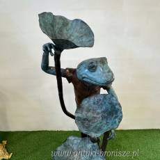 Żaba z liśćmi-fontanna brązu duża