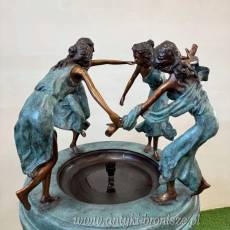 FONTANNA Z BRĄZU - CZTERY KOBIETY