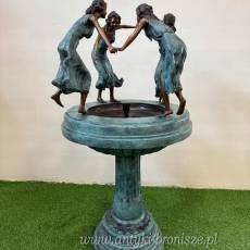 FONTANNA Z BRĄZU - CZTERY KOBIETY