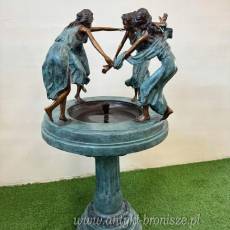 FONTANNA Z BRĄZU - CZTERY KOBIETY