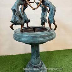 FONTANNA Z BRĄZU - CZTERY KOBIETY