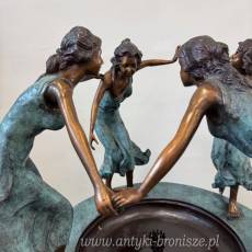 FONTANNA Z BRĄZU - CZTERY KOBIETY