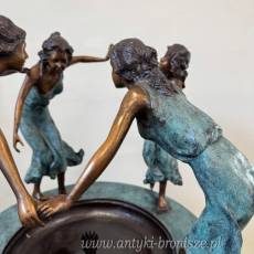 FONTANNA Z BRĄZU - CZTERY KOBIETY