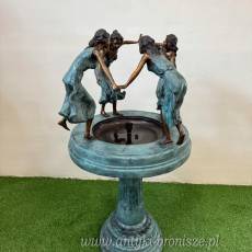 FONTANNA Z BRĄZU - CZTERY KOBIETY