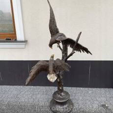 walczące orły - duza figura z brązu