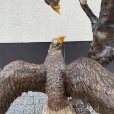 walczące orły - duza figura z brązu