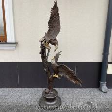 walczące orły - duza figura z brązu