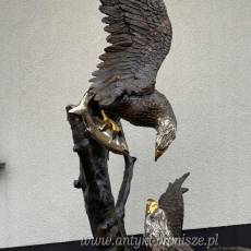 walczące orły - duza figura z brązu
