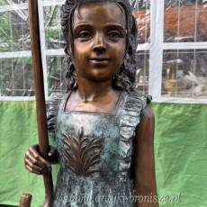 Dziewczynka z parasolka - figura z brązu 140 cm