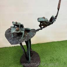 SKAKAJĄCE ZABY PO LIŚCIACH - figura z brązu