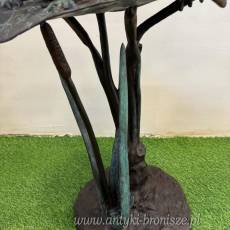 SKAKAJĄCE ZABY PO LIŚCIACH - figura z brązu