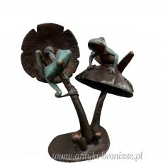 FIGURA z brązu -DWIE ŻABKI NA GRZYBACH