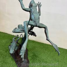 FIGURA z brązu - RZEŻBA SKACZĄCYCH ŻABEK