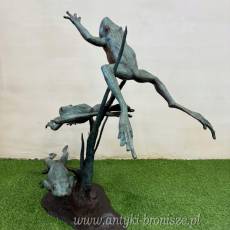 FIGURA z brązu - RZEŻBA SKACZĄCYCH ŻABEK