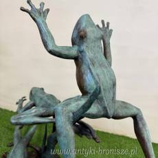 FIGURA z brązu - RZEŻBA SKACZĄCYCH ŻABEK