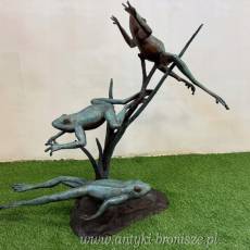 FIGURA z brązu - RZEŻBA SKACZĄCYCH ŻABEK