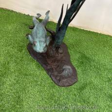 FIGURA z brązu - RZEŻBA SKACZĄCYCH ŻABEK