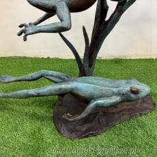 FIGURA z brązu - RZEŻBA SKACZĄCYCH ŻABEK