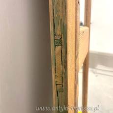 Lustro w starej ramie z okiennicy