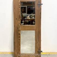 Lustro w starej ramie z okiennicy