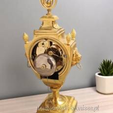 Zegar kominkowy urna, amfora, brąz złocony, tarcza sygnowana, Francja połowa XIXw