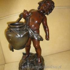 August Moreau ( 1834-1917) - "CHLOPIEC Z KUBELKIEM" - figura z brazu - poz. 1229