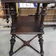 Stolik z poleczka Napoleon III z medalionem z fajansu dekorowanego w kwiaty _ POZ; 1933