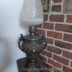 Lampa naftowa z brazu, pieknie rzezbiona ze szklanym kloszem, knot OK - H: 62 cm