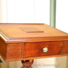 Wiktoriański słupek garderobiany stolik, postument lity mahoń XIXw po renowacji (politura) 118cm wys.