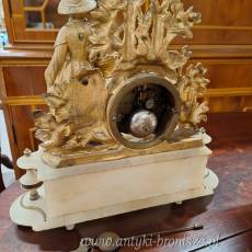 Zegar braz art. + bialy marmur, mechaniz numerowany "Kobieta w kapeluszu z koszem owocow" - poz. 5931