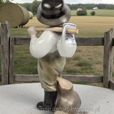 Chłopiec z dzbanem Andreas Sinko Zsolnay Węgry lata30te wys.19cm