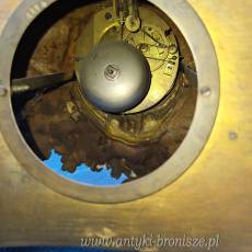 Zegar kominkowy BASCHET-BAULLIER z figurą siedzącej kobiety - poz.1842