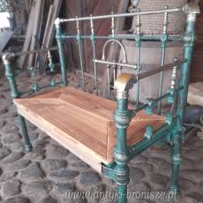 Ławka z wygiętym oparciem