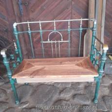 Ławka z wygiętym oparciem