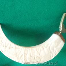 Otwieracz do butelek rzeźbiony kieł guźca Afryka lata 40te