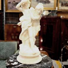 Figura z alabastru,