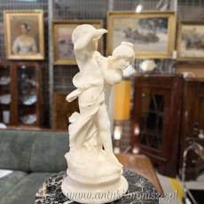 Figura z alabastru,