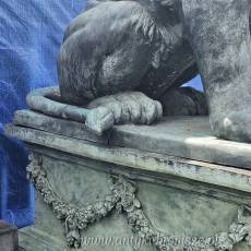 Eleganckie pary lwy- rzezby