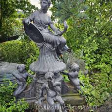 FONTANNA   „Obrończyni i Władczyni Potęg”