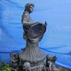 FONTANNA   „Obrończyni i Władczyni Potęg”