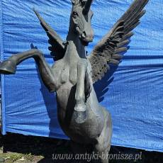 Magiczna figurka ogrodowa — jednorożec z skrzydłami!