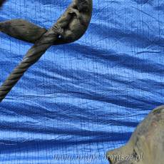 Radość dziecka - rzeźba ogrodowa chłopca i dziewczynki