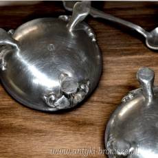 2 Solniczki komplet z łyżeczką Austria sygnowane Arthur Krupp Berndorfer Metallwarenfabrik, po 1891