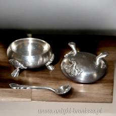 2 Solniczki komplet z łyżeczką Austria sygnowane Arthur Krupp Berndorfer Metallwarenfabrik, po 1891