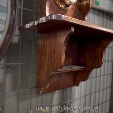 Drewniana stacja pogodowa – klasyczny zestaw meteorologiczny.