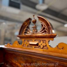 Elegancka serwantka pochodząca z Niemiec