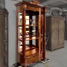 Elegancka serwantka pochodząca z Niemiec