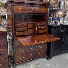 Elegancka sekretera w stylu Biedermeier
